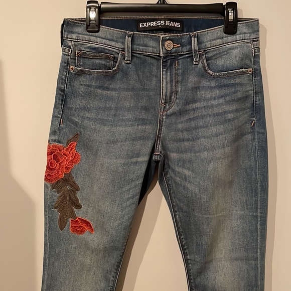 Express Jeans with Roses Embroidered on the side, Ankle Legging, Mid Rise - Picture 3 of 14